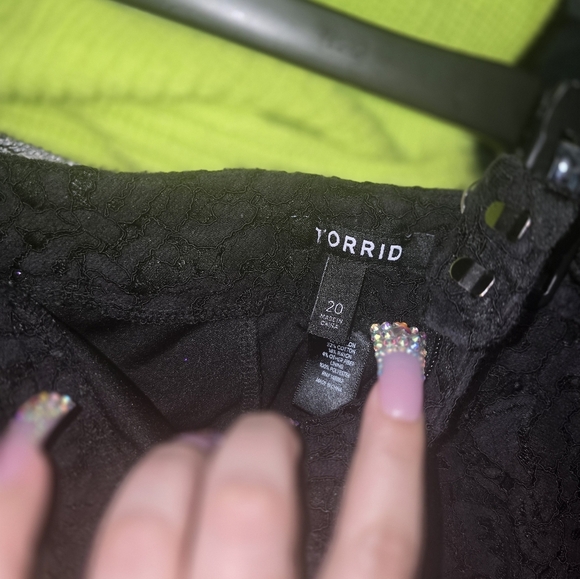 Torrid Black Lace Studio Short 20 - Picture 5 of 6